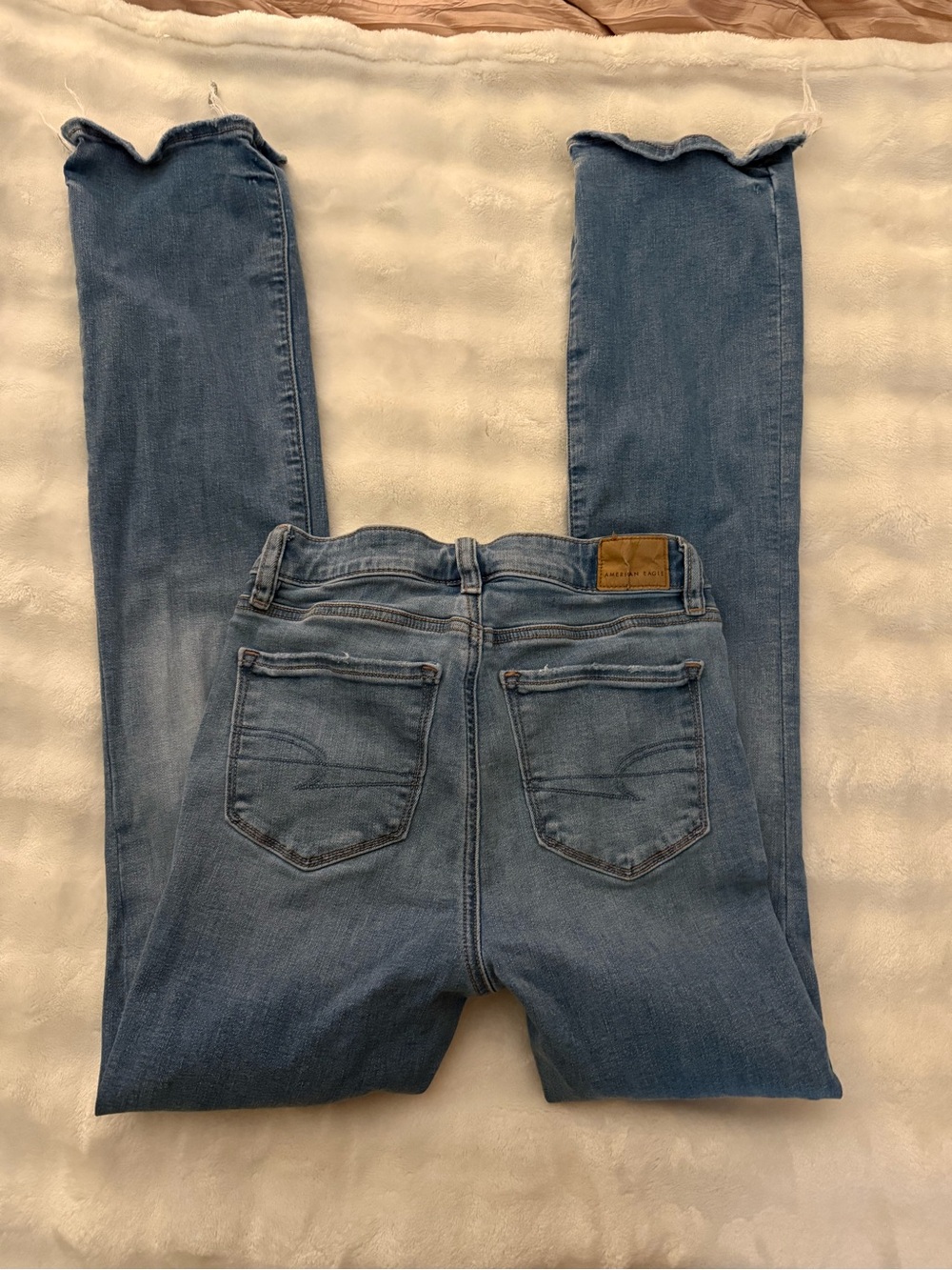 High-Rise Light Blue Women's Jeans - Classic Back Pocket Design